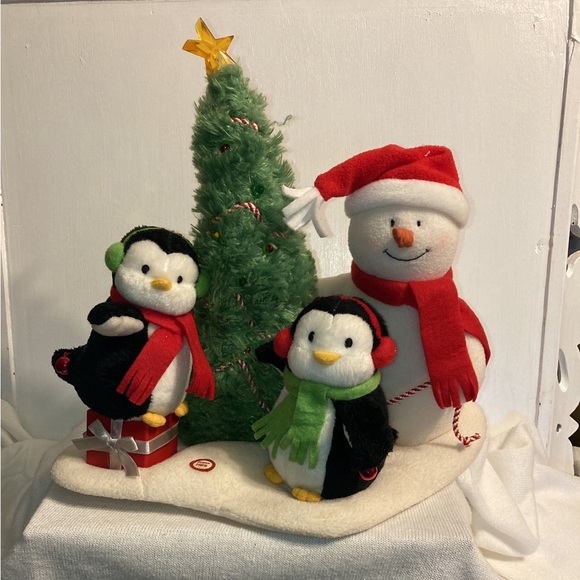 Hallmark Other - 2006 HALLMARK VERY MERRY TRIO, SINGING SNOWMAN/PENGUINS LIGHT UP TREE